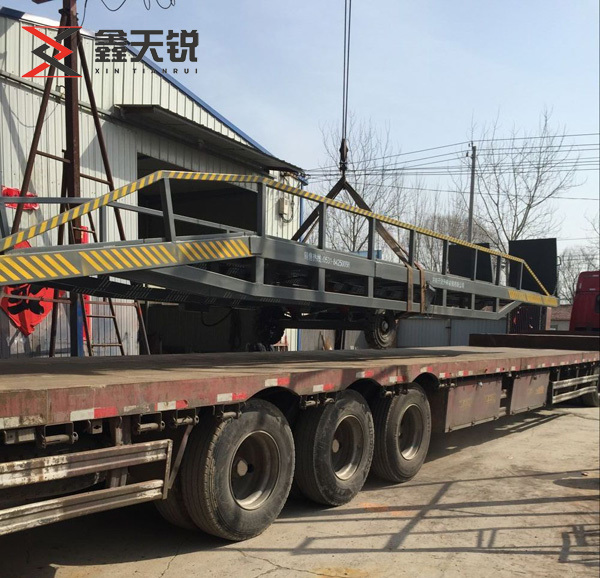 秦皇岛移动式登车桥装车发货